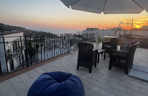 Anacapri Apartment | In the center,10 minutes to the beach.Pet friendly