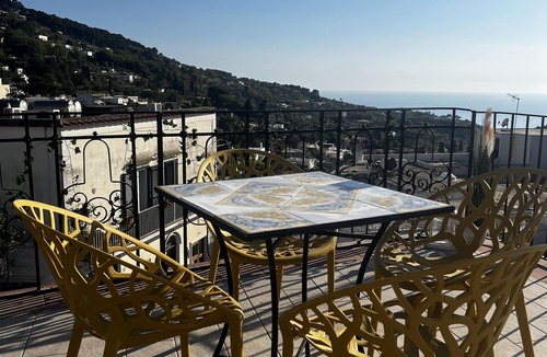 Anacapri Apartment | In the center,10 minutes to the beach.Pet friendly