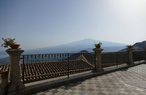 Castelmola Apartment | In the Center of Castelmola one of the most beautiful villages in Italy A Casitta Da Mola