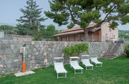 Giarre Apartment | Independent apartment, for relaxing vacations, with views between the sea and Etna