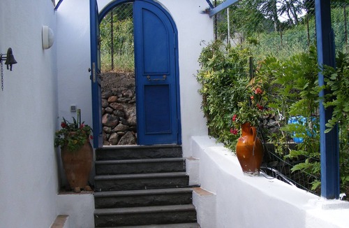 Malfa House | independent studio in Aeolian style villa in absolute tranquility