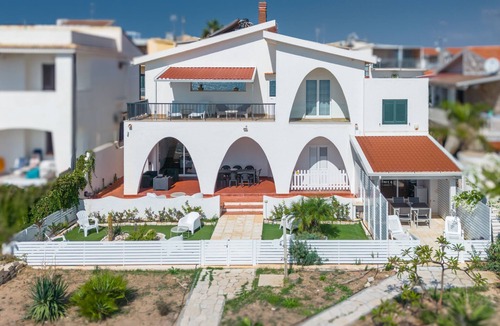 Caucana-finaiti-casuzze-finaiti Nord Villa | Amelia, charming villa directly on the sandy beach and with a beautiful sea view