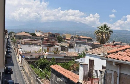 Riposto Apartment | Joe House – Vacation Home in the Heart of Riposto, Between the Sea and Mount Etna