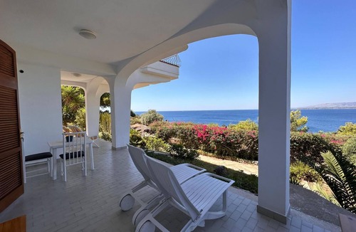 Plemmirio Apartment | KIND OF BLUE a beautiful terrace on a sea park, 12 km from Siracusa city center