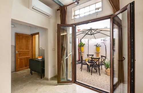 Centro Storico Apartment | L`Edicola Suite by BarbarHouse