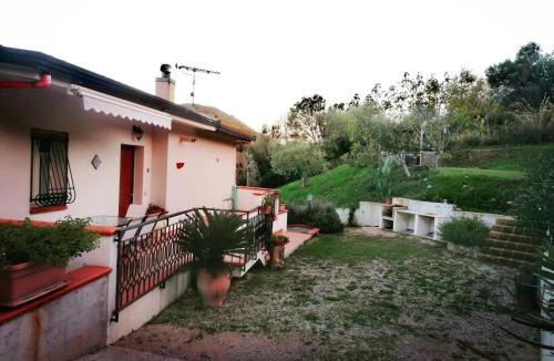 Caccamo House | L'Opuntia sul lago