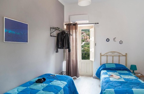 Castelbuono Apartment | La casa Accanto