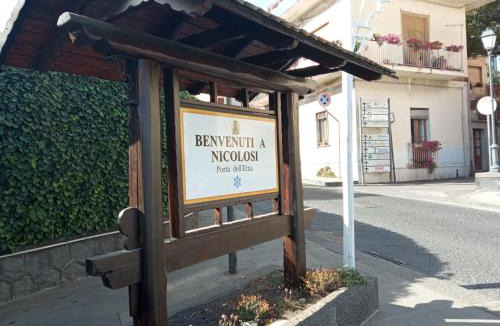 Mascalucia Apartment | La Casa di Ary alle pendici dell'Etna