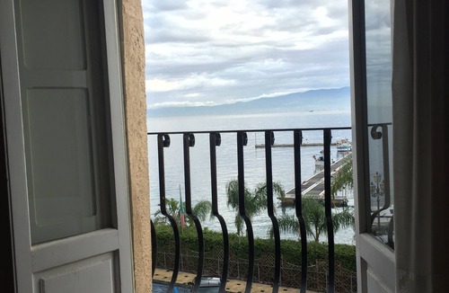 Milazzo Apartment | La Casa Di Levante, Charming apartment with panoramic terrace.