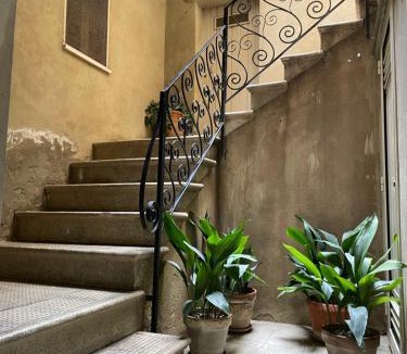 Enna Apartment | La casa sulla piazza (Historic apartment)