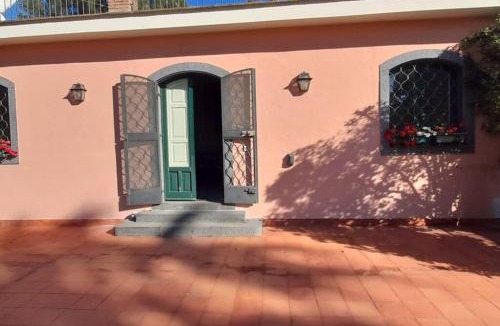 Mascalucia Apartment | La Casetta Rosa alloggio indipendente, four beds
