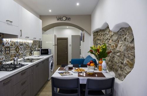 Old Town Apartment | La Chiocciola Apartment - Brand new one bedroom apartment in the center in a typical courtyard