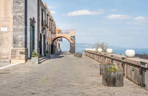 Torre Archirafi House | La Dimora di Max Bright Apt with terrace
