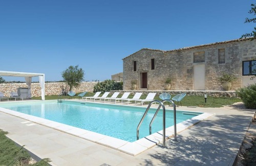 Ragusa Villa | La Dolce Vita - Six Bedroom Villa, Sleeps 16