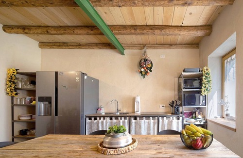 Seren del Grappa Apartment | La Finestra sul Grappa – Room 'Monte Peurna' with Mountain View, Shared Terrace & Wi-Fi