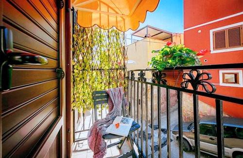 Sciacca Historic Centre Cabin | La Finestra sul Cortile - Deluxe Double Room with Balcony