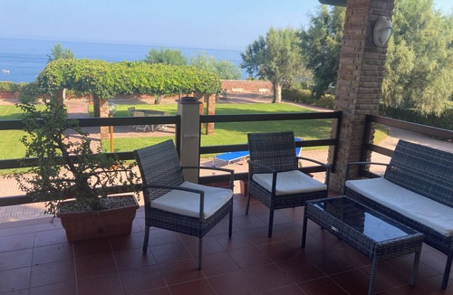 Trappeto Villa | La Magnolia Villa Residence & Rooms/Palermo seafront villa