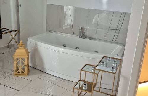 Barletta Hotel | La Maison De Rosaline - L'immortale