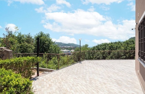 Pellezzano Apartment | La Maison Chic about 5 km from Salerno has 3 cozy rooms