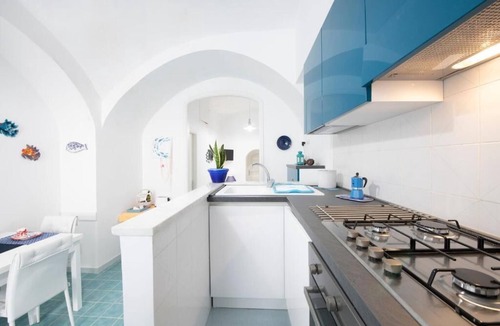 Castiglione House | La Marea in Atrani: easy access with just 15 steps, AC and wifi.