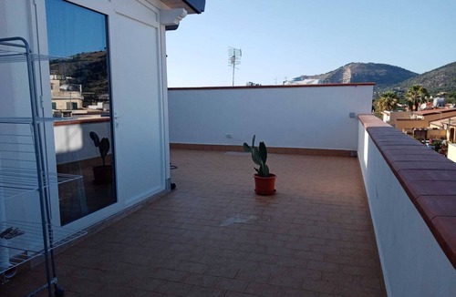 Santa Flavia Apartment | La Terrazza Solarium in the historic center 70mFrom the train station 700mFrom the sea