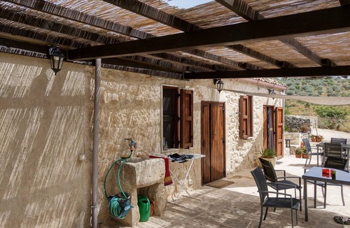 Buscemi House | Large apartment in a country house with 3 apartments and pool. App.1