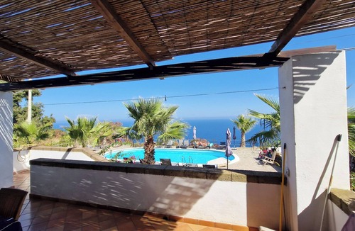 Kamma Apartment | Large apartment with terrace overlooking the sea and the pool!