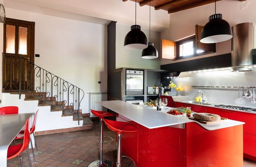 Trecastagni Villa | Large Sicily villa to rent with pool, view, Wi-Fi, near Mt. Etna