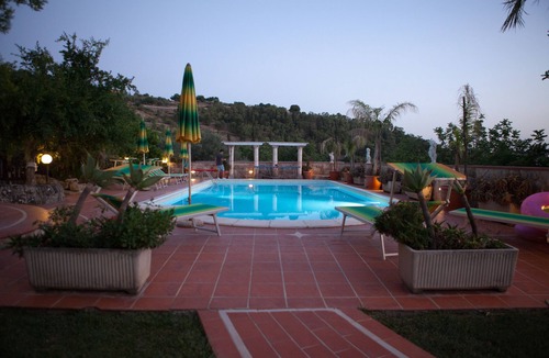 Modica Villa | Large villa with solar htd pool,tennis court,jacuzzi hot tub,playground for kids
