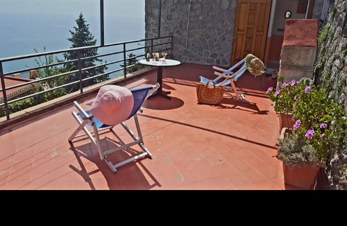 San Michele Apartment | "LE ARCATE" vacation home in the center of the Amalfi coast.