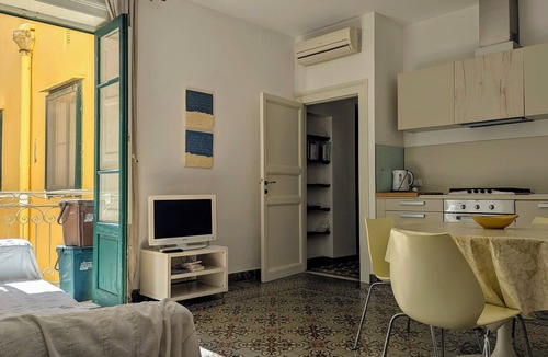 Trapani City Centre Apartment | Le Ortensie, terrace in the center of Trapani near the beach