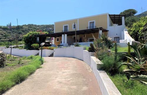 Lingua House | Le Terrazze di Salina, a 100 mt dalla spiaggia