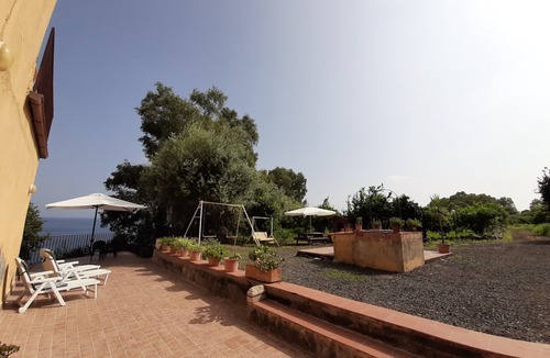 Praiola House | Lemon's house by the sea