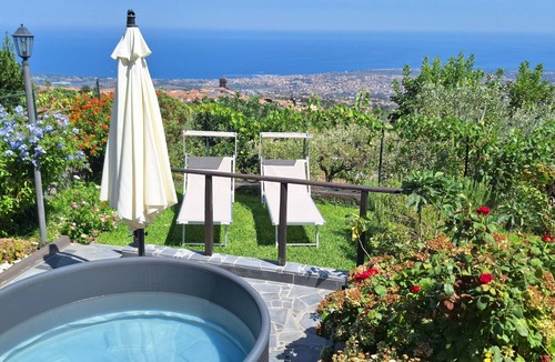 Coste House | Leopin House open your eyes and fly beyond the sea