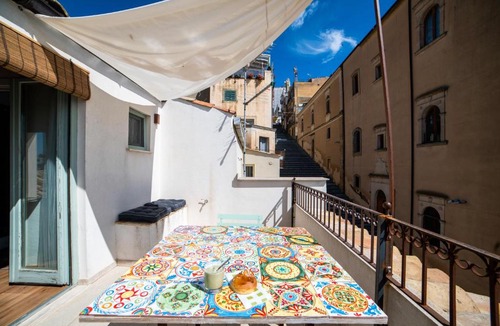Caltagirone Apartment | Loft con terrazzo sulla Scala