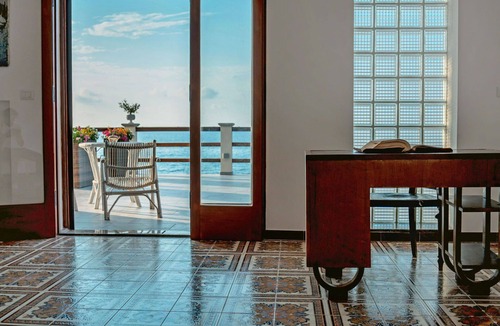 Caronia House | Lovely apartment in villa for 6 people with WIFI, hot tub, TV, patio and pets allowed