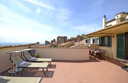Cortona Old Town Apartment | Lovely apartment for 4 guests with WIFI, A/C, TV, terrace, pets allowed and panoramic view
