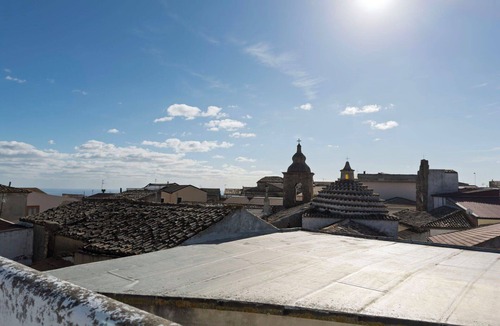 Strongoli Apartment | Lovely apartment for 7 guests with WIFI, patio and pets allowed