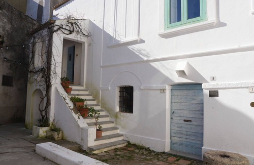 Strongoli Apartment | Lovely apartment for 2 guests with WIFI, balcony and pets allowed