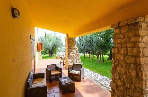 Casalbordino House | Lovely apartment in villa for 6 people with WIFI, pool, TV and terrace