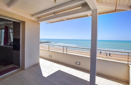 Casuzze House | Lovely home in Kaukana with WiFi