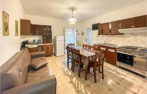Marina di Lizzano House | Lovely Home In Marina Di Lizzano With Wifi