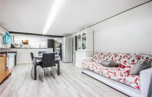 Buccino House | Lovely Home In Ponte San Cono, Buccin