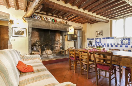 Montalla House | Lovely, spacious independent apartment in Tuscan Farmhouse