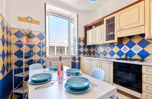 San Lorenzo Apartment | Luce San Lorenzo, Cheerful 2 Br Apartment By Halldis