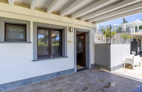 Mazzarino Apartment | Lustru Room with Mountain View, Wi-Fi, and Air Conditioning