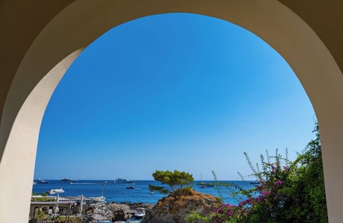 Marina Piccola House | Luxurious Beach House with AC in Capri. Stunning views & steps from the beach