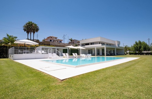 Rodi Milici Villa | Luxury 3 bed villa with pool & Jacuzzi