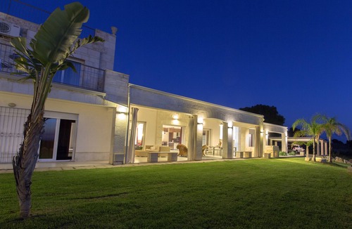 Santa Croce Camerina Villa | Luxury Country Villa Near To The Sea, heated Pool, Tennis And Park