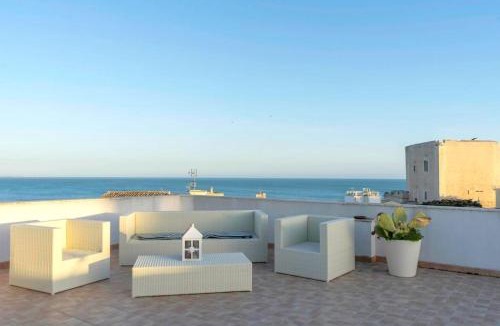 Pozzallo Apartment | Luxury Palace Attico vista mare e torre Cabrera
